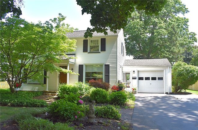 126 Tottenham Rd, Irondequoit, NY 14609