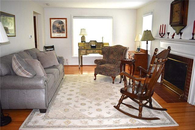 126 Tottenham Rd, Irondequoit, NY 14609