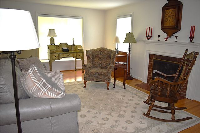 126 Tottenham Rd, Irondequoit, NY 14609