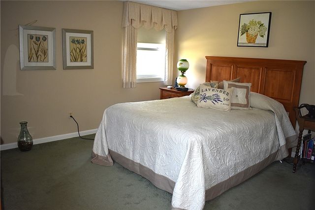 126 Tottenham Rd, Irondequoit, NY 14609