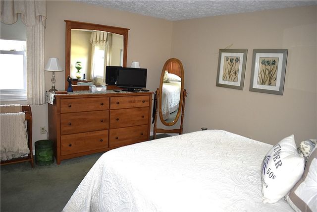 126 Tottenham Rd, Irondequoit, NY 14609