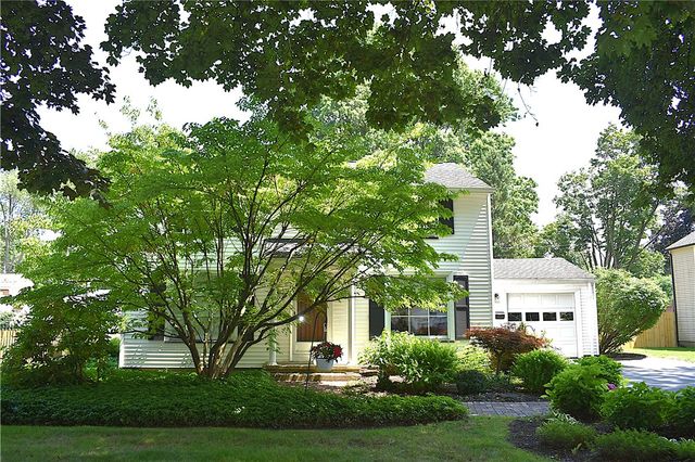 126 Tottenham Rd, Irondequoit, NY 14609