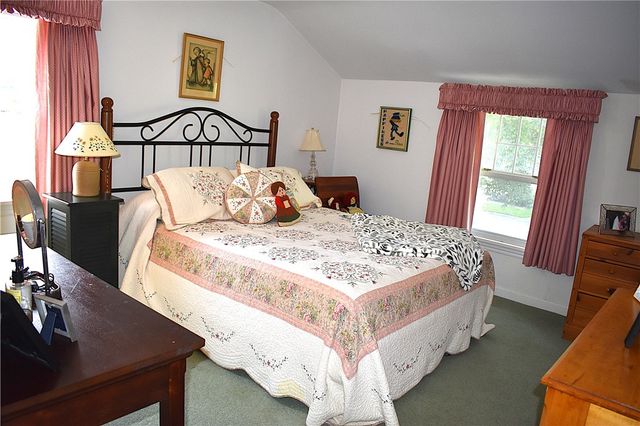 126 Tottenham Rd, Irondequoit, NY 14609