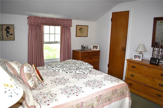 126 Tottenham Rd, Irondequoit, NY 14609