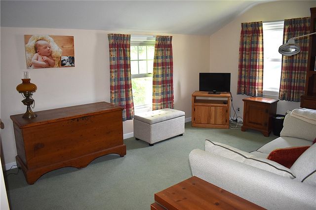 126 Tottenham Rd, Irondequoit, NY 14609