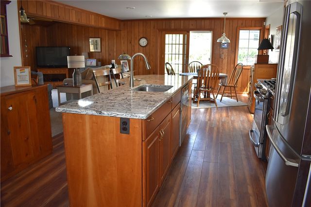 126 Tottenham Rd, Irondequoit, NY 14609