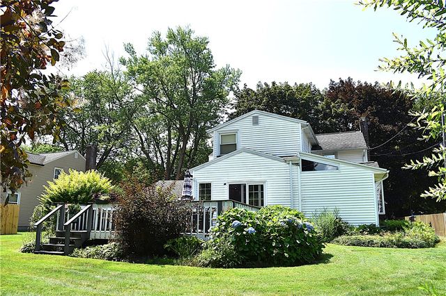 126 Tottenham Rd, Irondequoit, NY 14609
