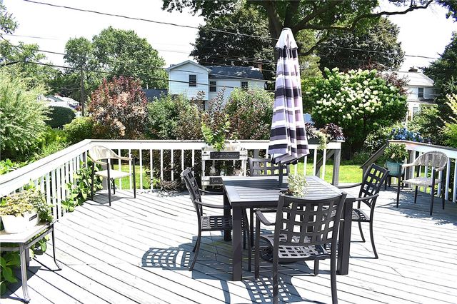 126 Tottenham Rd, Irondequoit, NY 14609