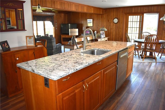 126 Tottenham Rd, Irondequoit, NY 14609