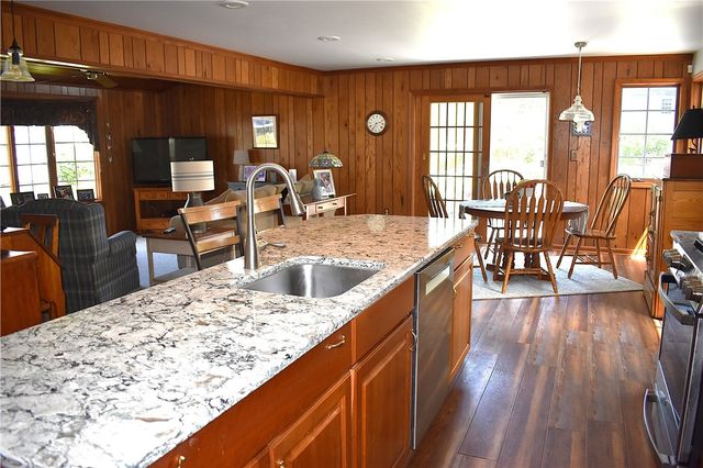 126 Tottenham Rd, Irondequoit, NY 14609