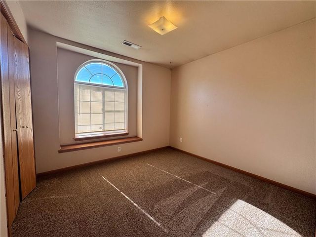 1952 S Powahatan Court, Independence, MO 64057