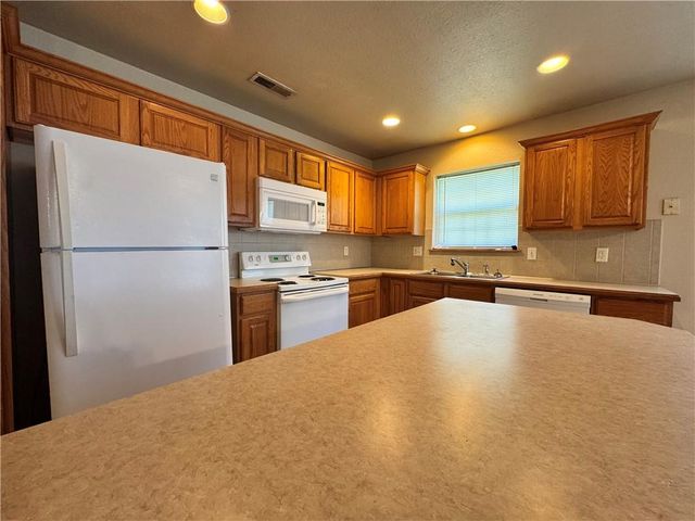 1952 S Powahatan Court, Independence, MO 64057