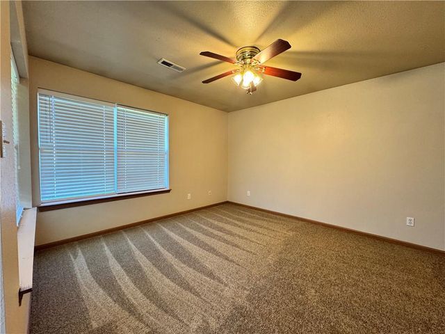 1952 S Powahatan Court, Independence, MO 64057