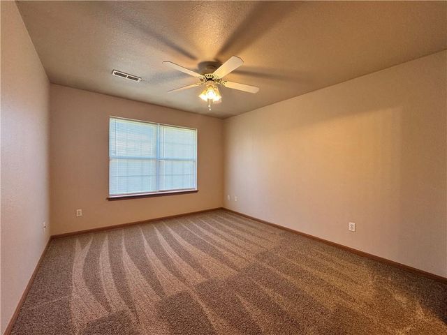 1952 S Powahatan Court, Independence, MO 64057