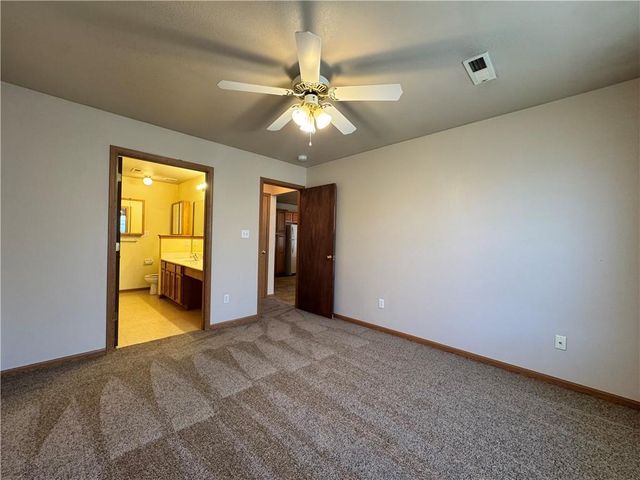 1952 S Powahatan Court, Independence, MO 64057