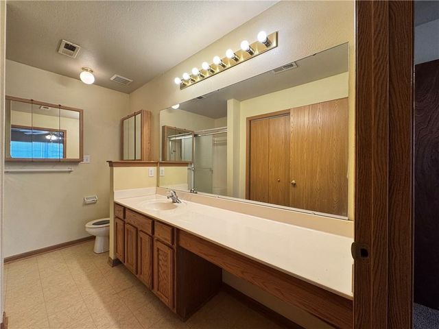 1952 S Powahatan Court, Independence, MO 64057