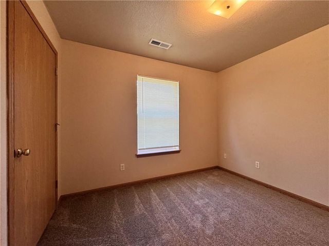 1952 S Powahatan Court, Independence, MO 64057