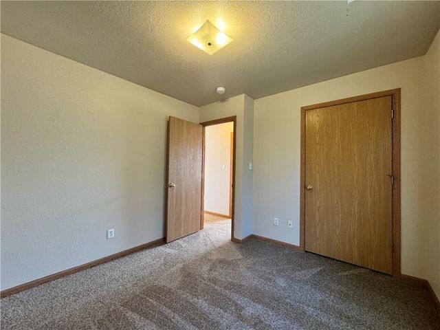 1952 S Powahatan Court, Independence, MO 64057
