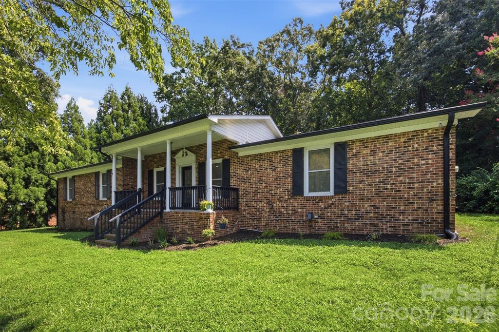 806 Danbrook Circle, Lincolnton, NC 28092