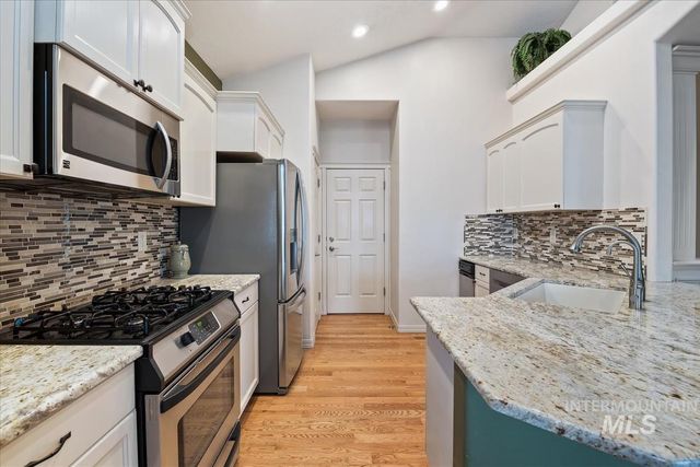 6980 E Greens Dr, Nampa, ID 83687