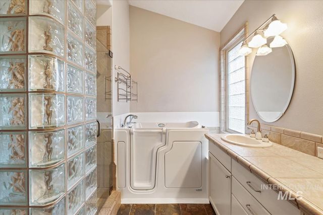 6980 E Greens Dr, Nampa, ID 83687