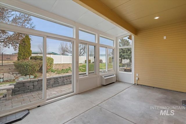 6980 E Greens Dr, Nampa, ID 83687