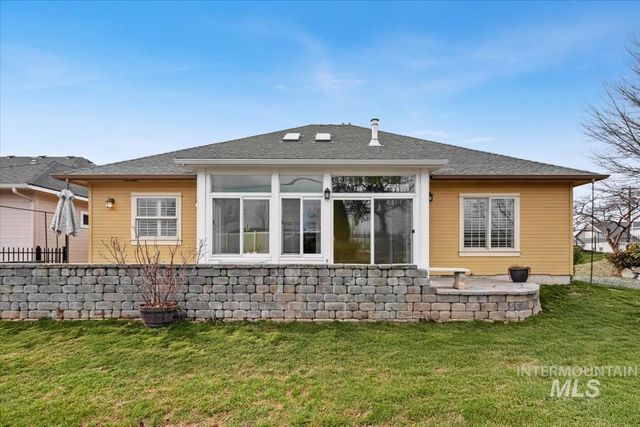 6980 E Greens Dr, Nampa, ID 83687