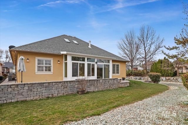 6980 E Greens Dr, Nampa, ID 83687