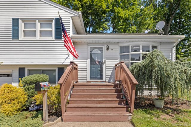 24 Maplewood Boulevard, Suffern, NY 10901