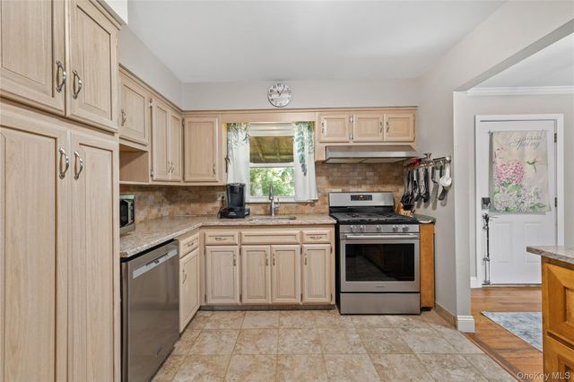 24 Maplewood Boulevard, Suffern, NY 10901