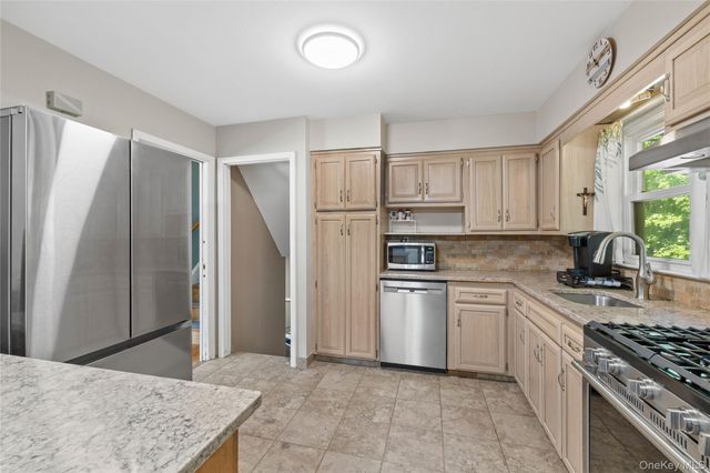 24 Maplewood Boulevard, Suffern, NY 10901