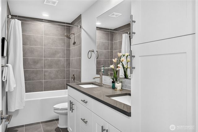 17051 8th Avenue NE, Shoreline, WA 98155