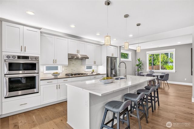 17051 8th Avenue NE, Shoreline, WA 98155