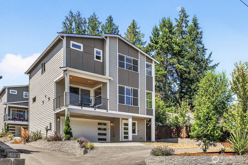 17051 8th Avenue NE, Shoreline, WA 98155