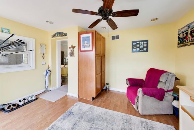 6341 N Neenah Avenue, Chicago, IL 60631