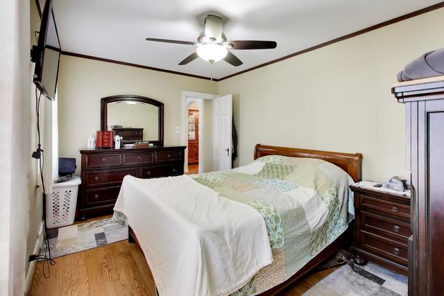 6341 N Neenah Avenue, Chicago, IL 60631