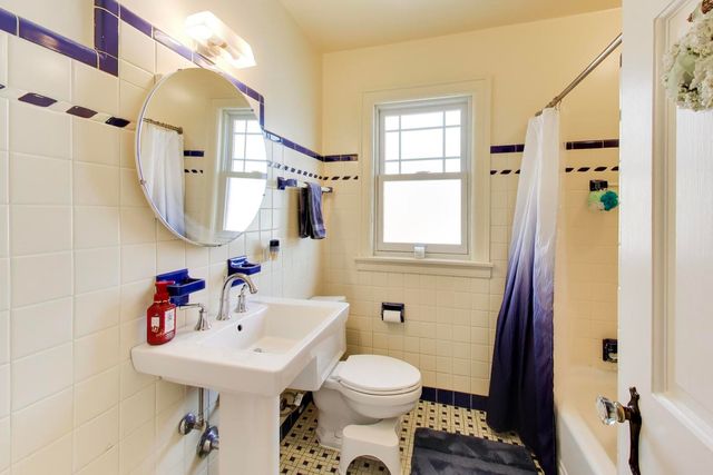 6341 N Neenah Avenue, Chicago, IL 60631