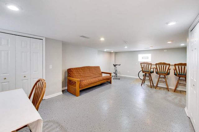 6341 N Neenah Avenue, Chicago, IL 60631