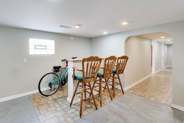 6341 N Neenah Avenue, Chicago, IL 60631