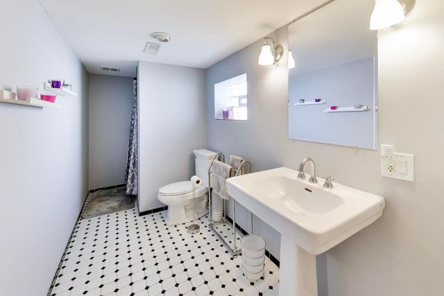 6341 N Neenah Avenue, Chicago, IL 60631