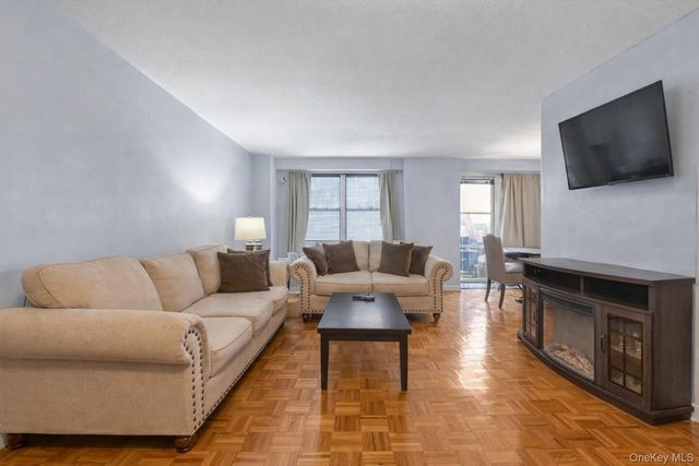 2550 Olinville Avenue 2H, Bronx, NY 10467