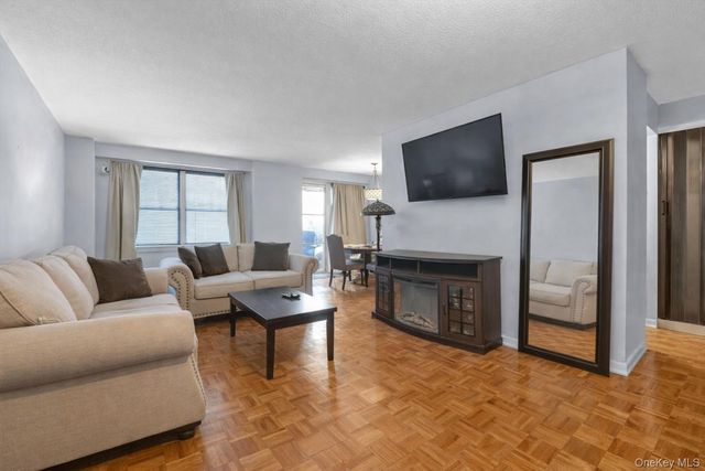 2550 Olinville Avenue 2H, Bronx, NY 10467