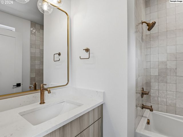 4060 Se Long St, Portland, OR 97202