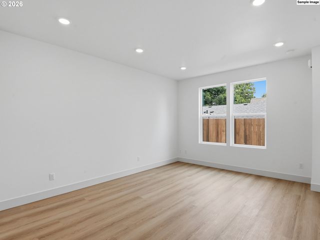 4060 Se Long St, Portland, OR 97202