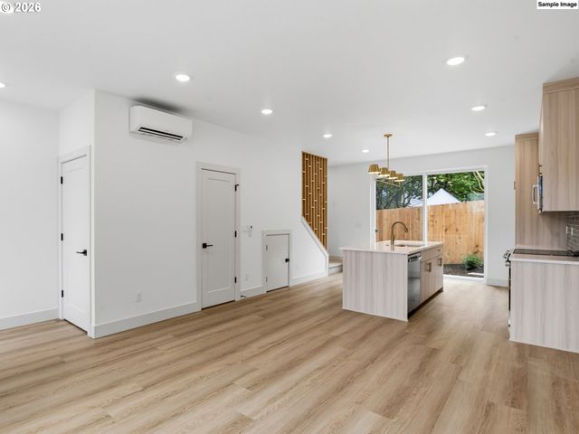 4060 Se Long St, Portland, OR 97202