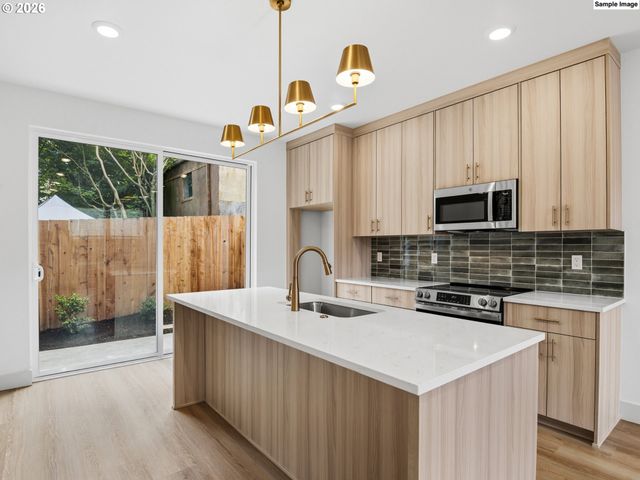 4060 Se Long St, Portland, OR 97202