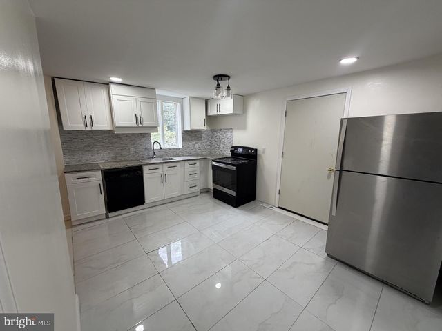 142 BARTLETT AVE, Sharon Hill, PA 19079