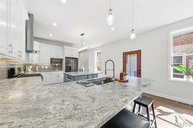 5223 Botanical Avenue, St Louis, MO 63110