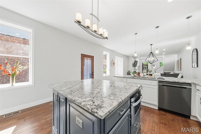 5223 Botanical Avenue, St Louis, MO 63110