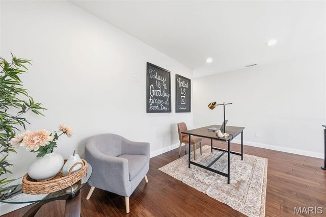 5223 Botanical Avenue, St Louis, MO 63110